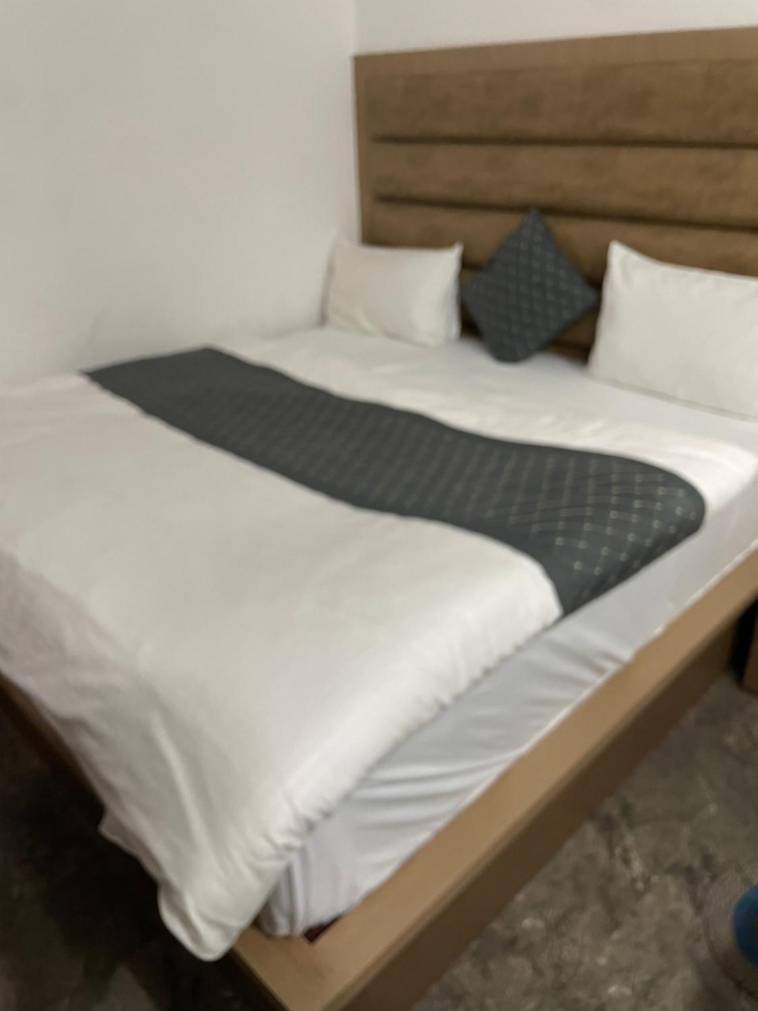 Hotel Golden Door Mathura Dış mekan fotoğraf