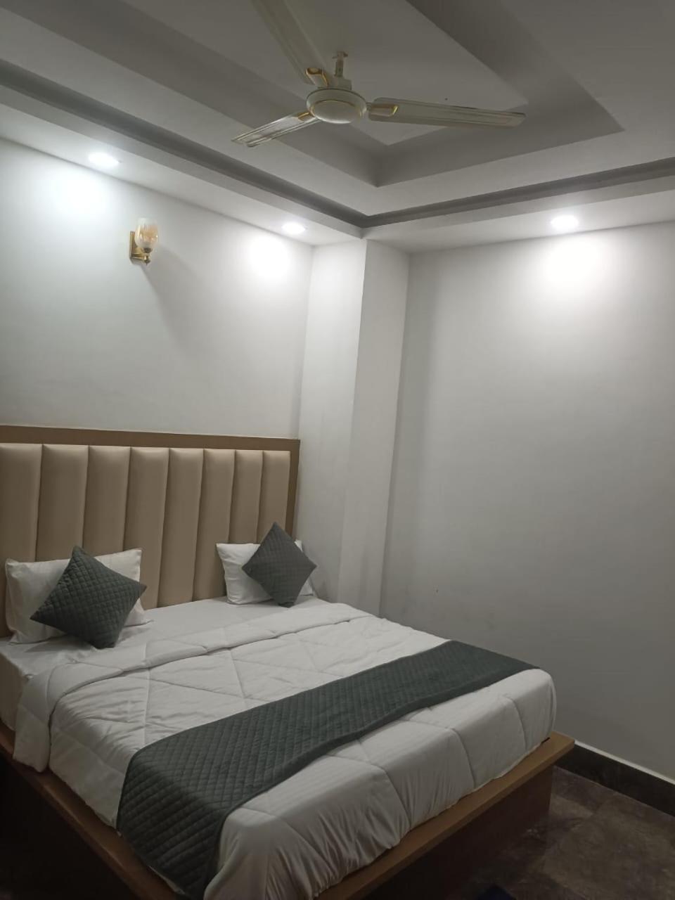 Hotel Golden Door Mathura Dış mekan fotoğraf