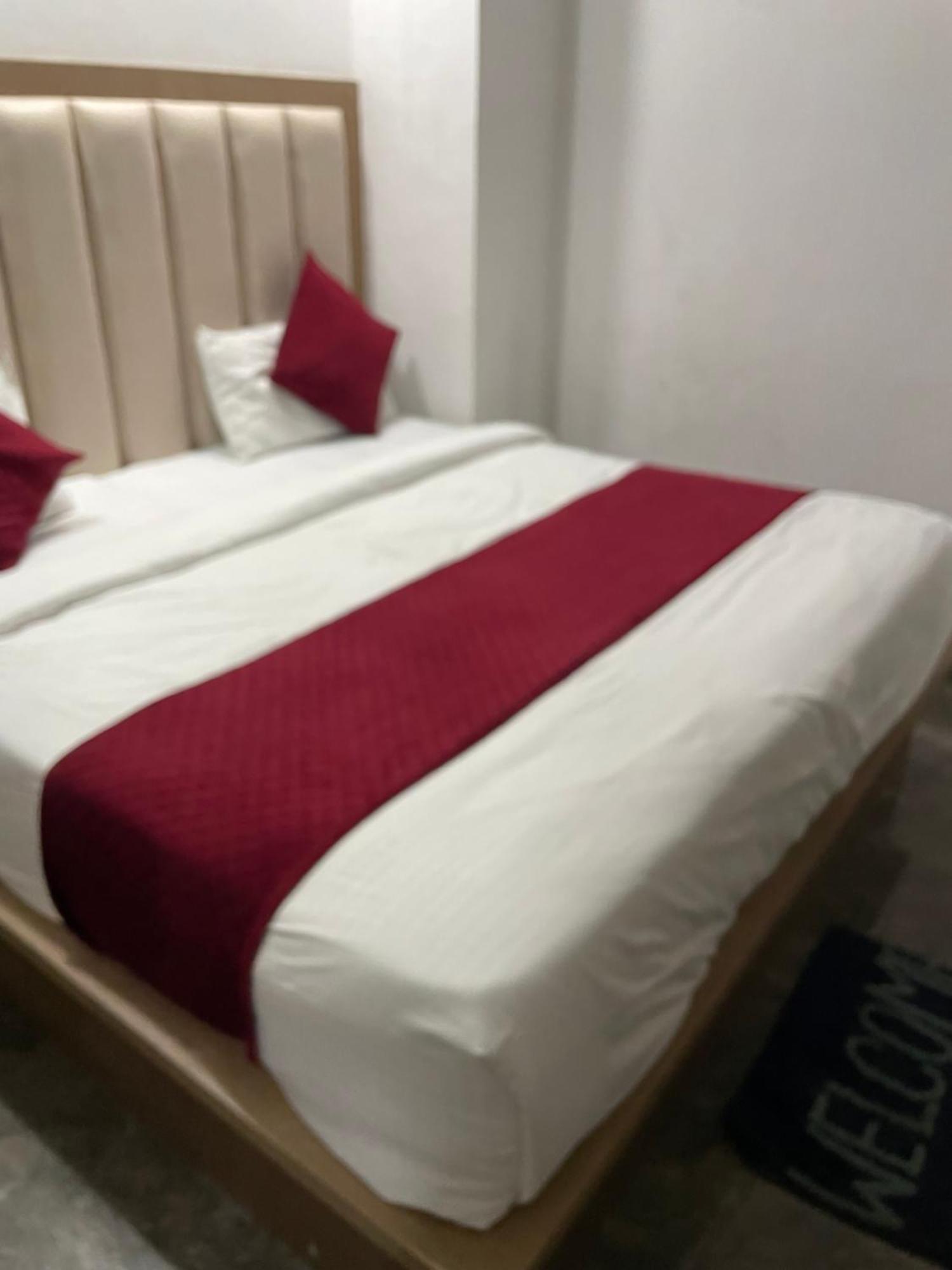 Hotel Golden Door Mathura Dış mekan fotoğraf