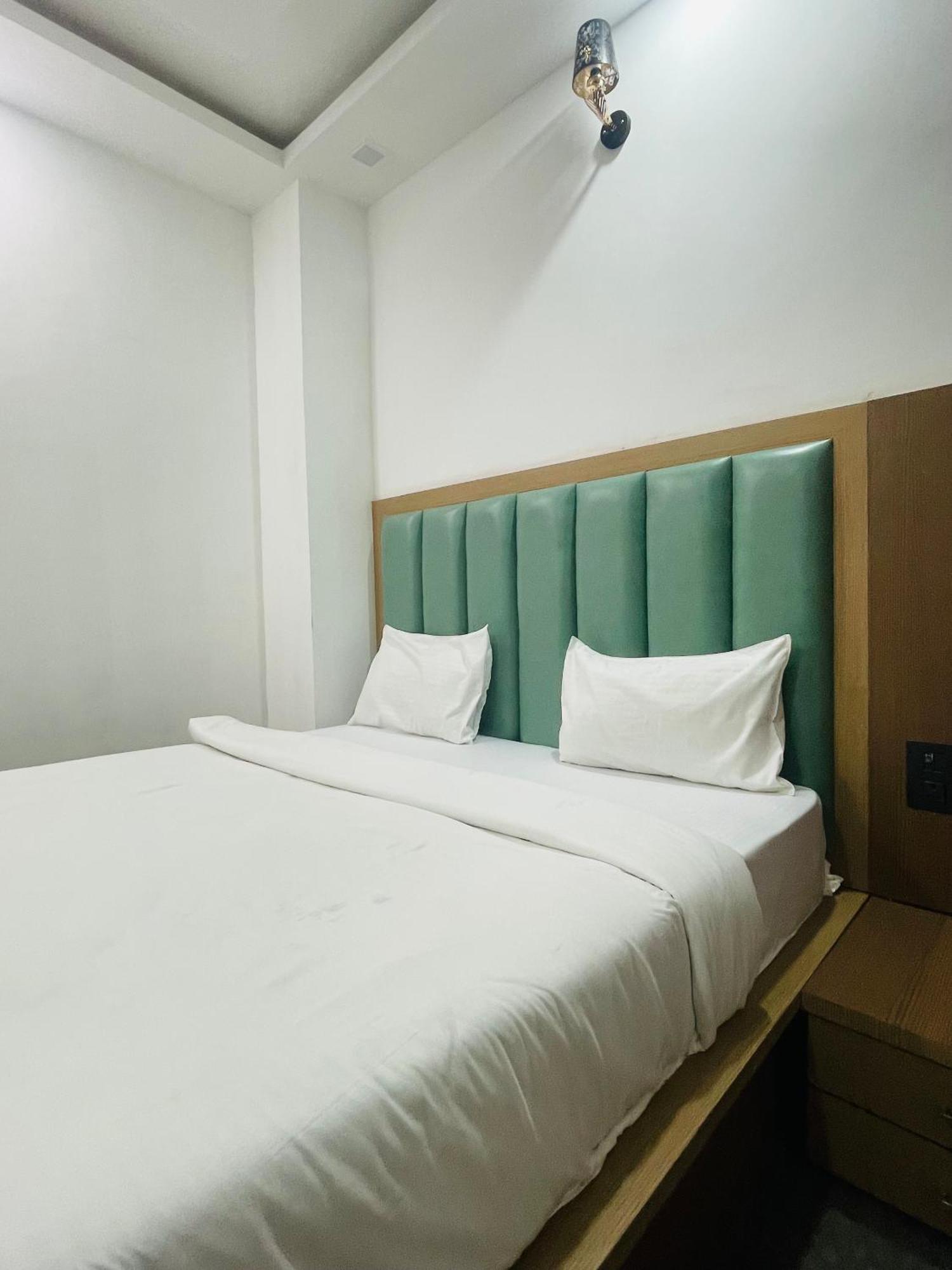 Hotel Golden Door Mathura Dış mekan fotoğraf